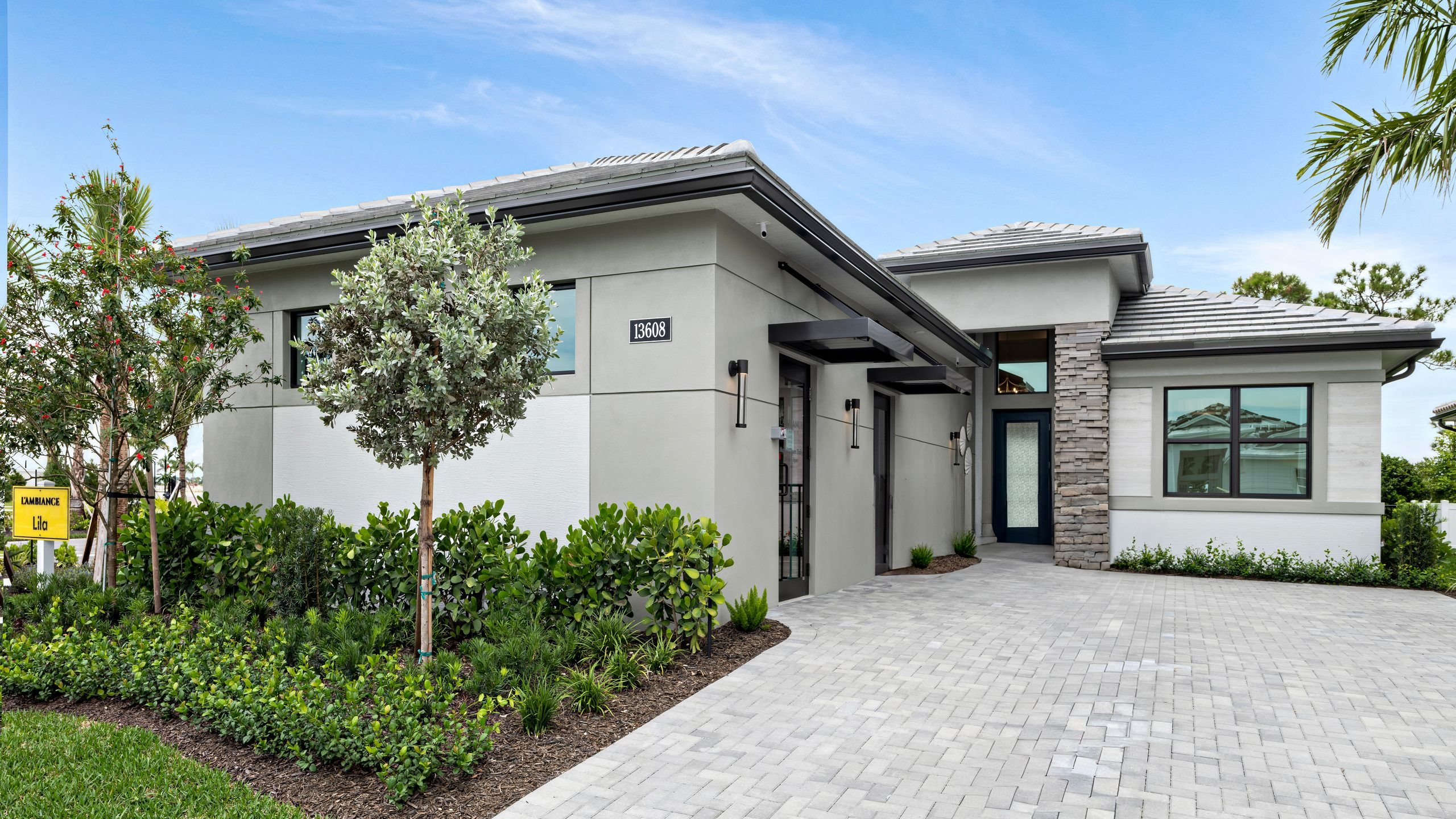 Lila Model | L'Ambiance At Avenir