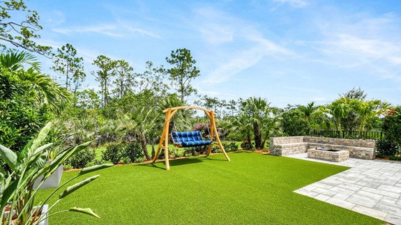 Madison Model | Backyard