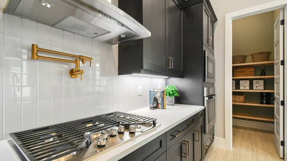 Madison Model | Island Kitchen