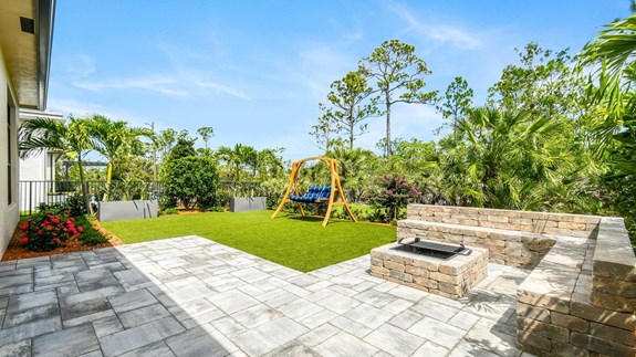 Madison Model | Backyard