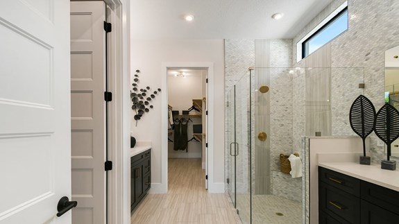 Madison Model | Owner's Bath