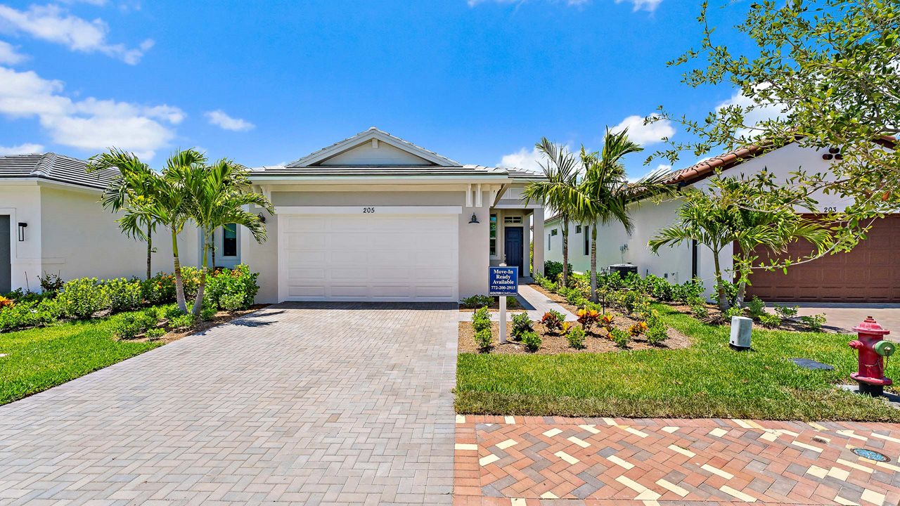 Caroline Model | Front Exterior
