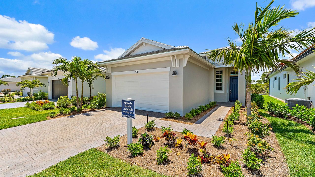 Caroline Model | Front Exterior