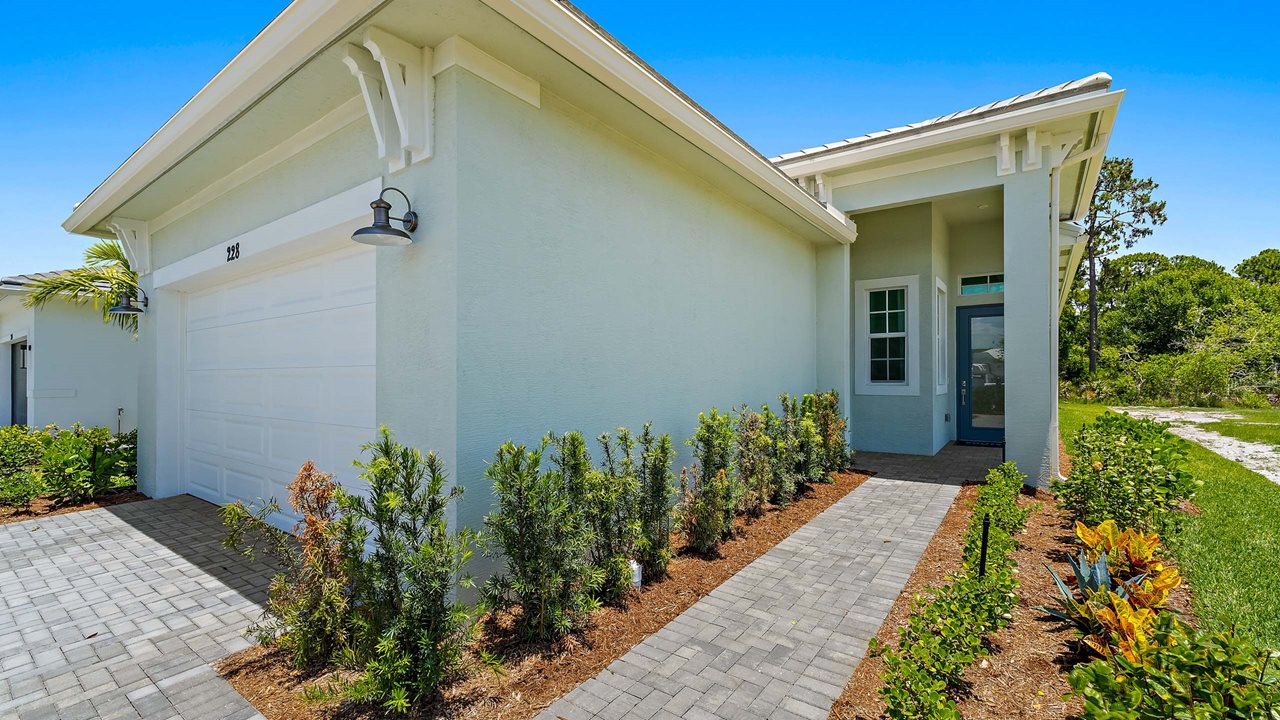 Beverly Model | Front Exterior