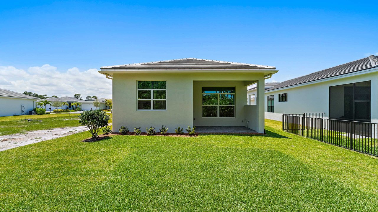 Beverly Model | Rear Exterior