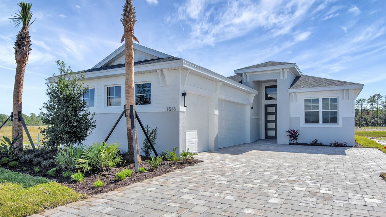 Lila Model | Front Exterior