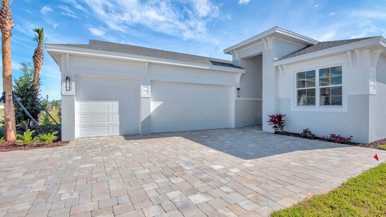 Lila Model | Front Exterior